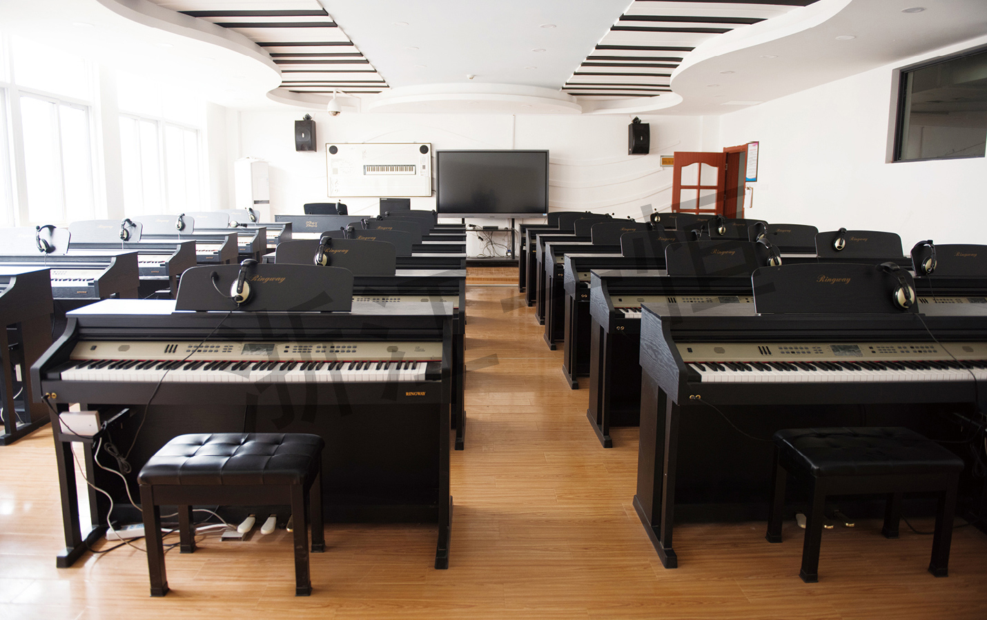 Electric piano classroom