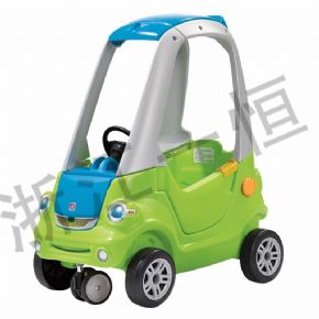 Running classComfortable small car (green)